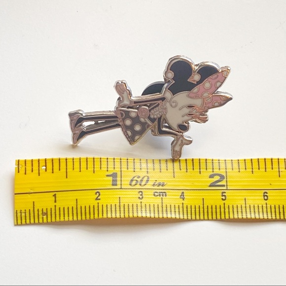 Disney Minnie Mouse Enamel Pin - Picture 2 of 3